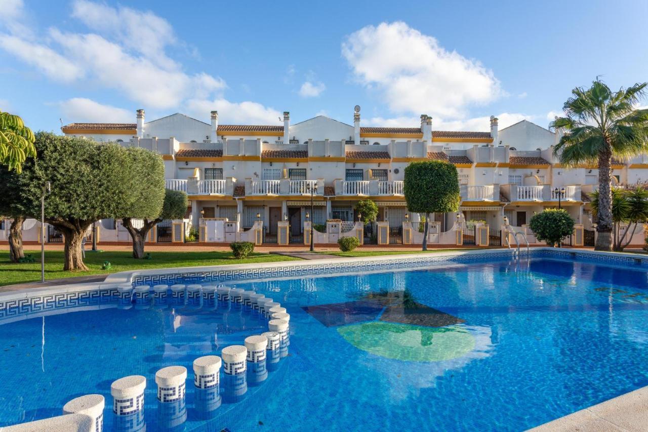 Villa Pool-Side Townhouse In Cabo Roig à Orihuela Extérieur photo